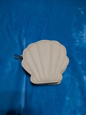 🐚 Cream Shell-Shaped Coin Purse 🤍